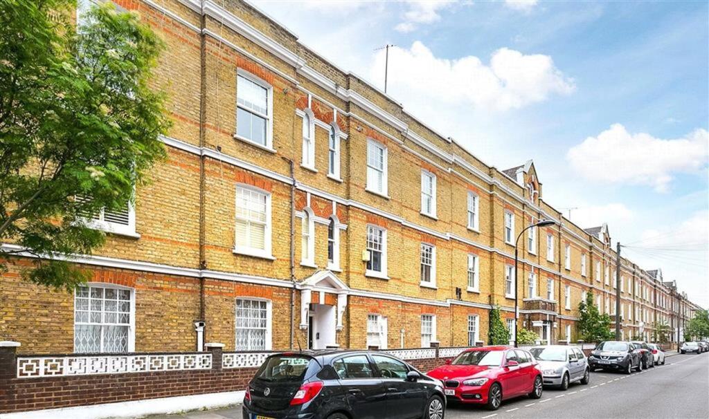 2 bed 1st Floor Flat for rent in London. From Marsh & Parsons - Bishops Park