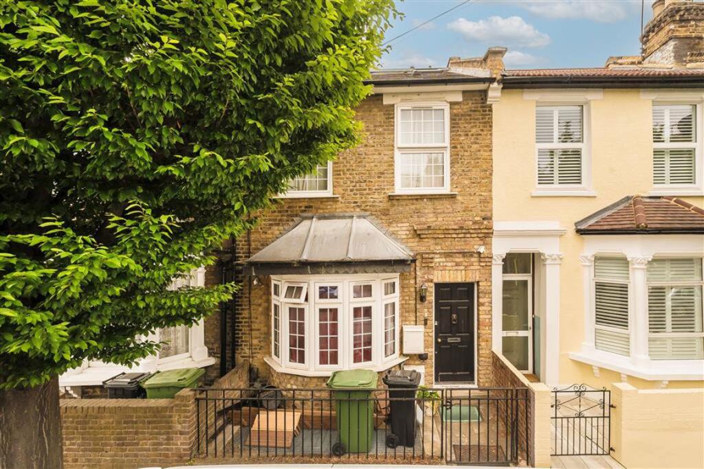 2 bed 1st Floor Flat for rent in London. From Marsh & Parsons - Bishops Park 2 bed 1st Floor Flat for rent in London. From Marsh & Parsons - Bishops Park