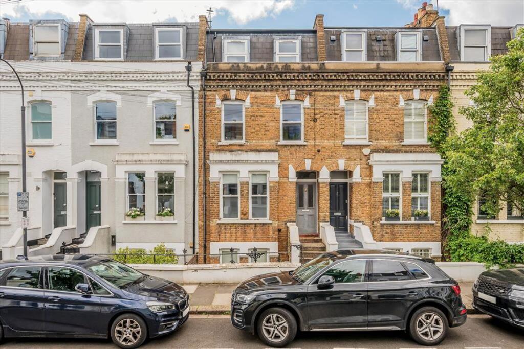 2 bed 1st Floor Flat for rent in Fulham. From Marsh & Parsons - Bishops Park