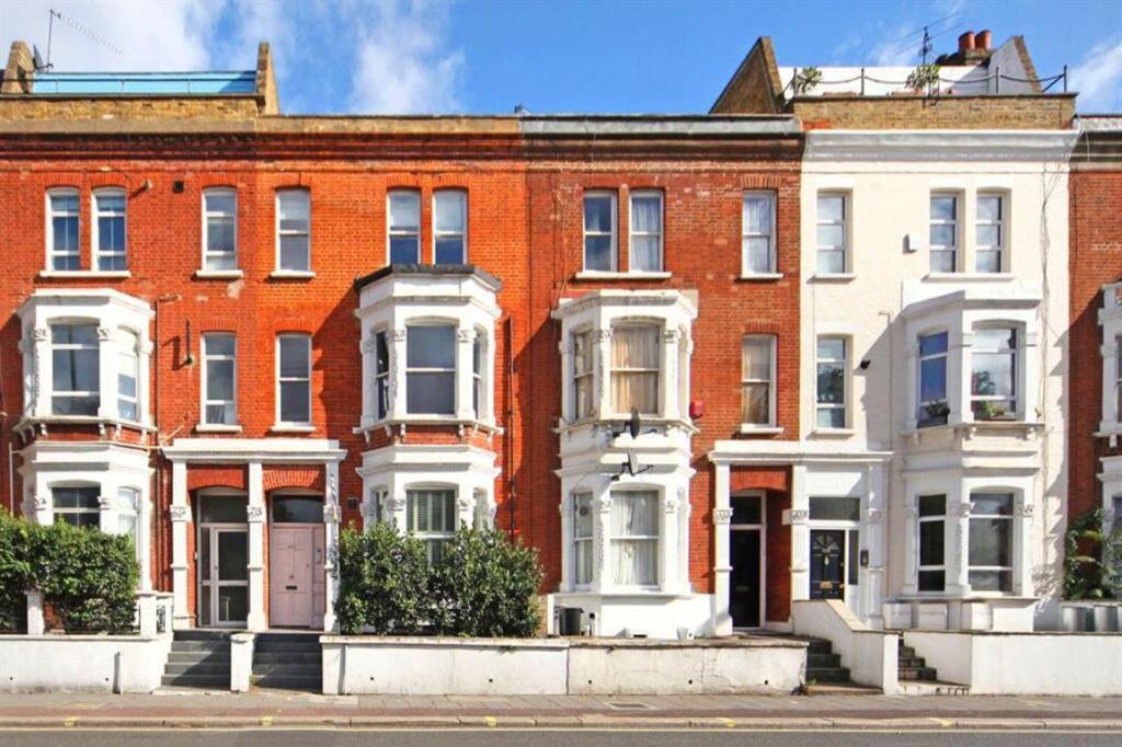 2 bed 1st Floor Flat for rent in Fulham. From Marsh & Parsons - Bishops Park
