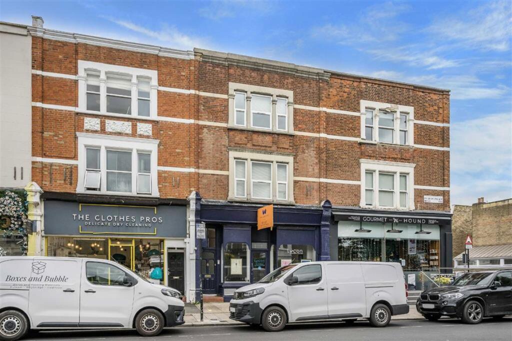 3 bed 1st Floor Flat for rent in Fulham. From Marsh & Parsons - Bishops Park