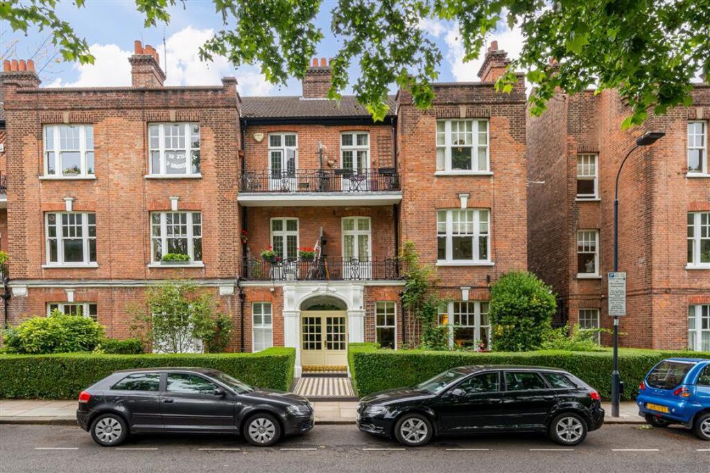 3 bed 1st Floor Flat for rent in Fulham. From Marsh & Parsons - Bishops Park 3 bed 1st Floor Flat for rent in Fulham. From Marsh & Parsons - Bishops Park