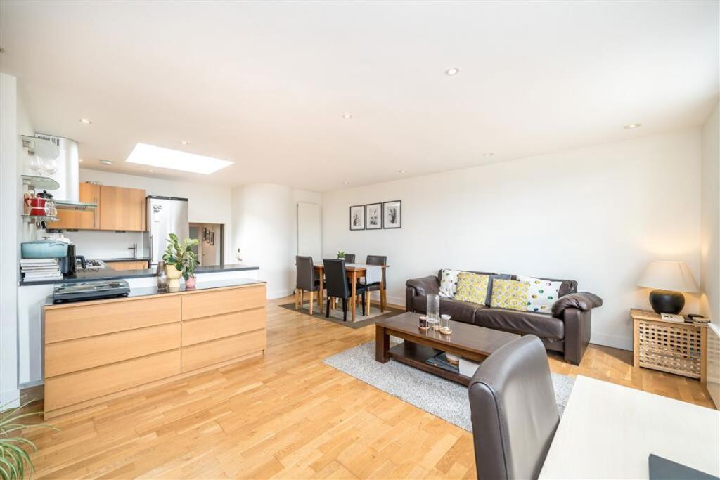 1 bed 1st Floor Flat for rent in Fulham. From Marsh & Parsons - Bishops Park
