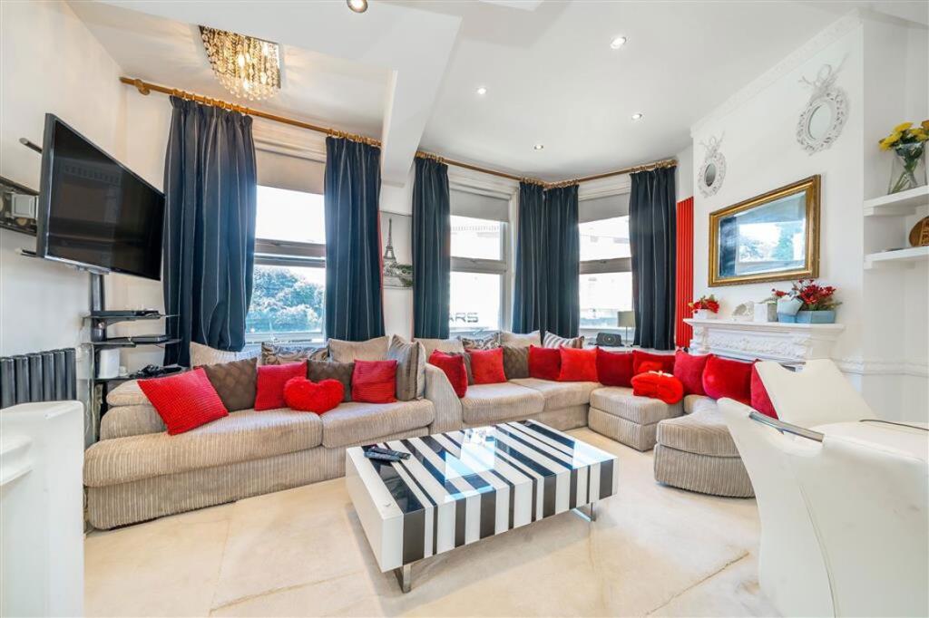 2 bed 1st Floor Flat for rent in Fulham. From Marsh & Parsons - Bishops Park