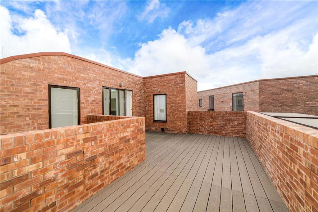 3 bed Detached for rent in London. From Marsh & Parsons - Bishops Park 3 bed Detached for rent in London. From Marsh & Parsons - Bishops Park