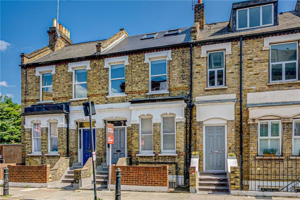 1 bed 1st Floor Flat for rent in Fulham. From Marsh & Parsons - Bishops Park