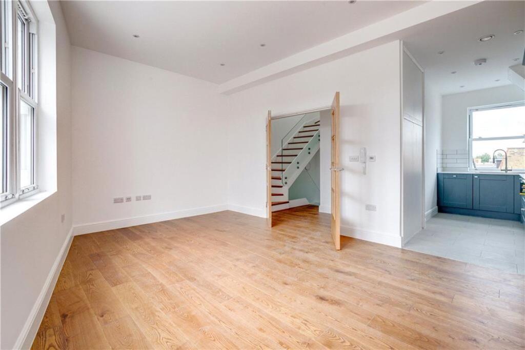 2 bed 1st Floor Flat for rent in Fulham. From Marsh & Parsons - Bishops Park