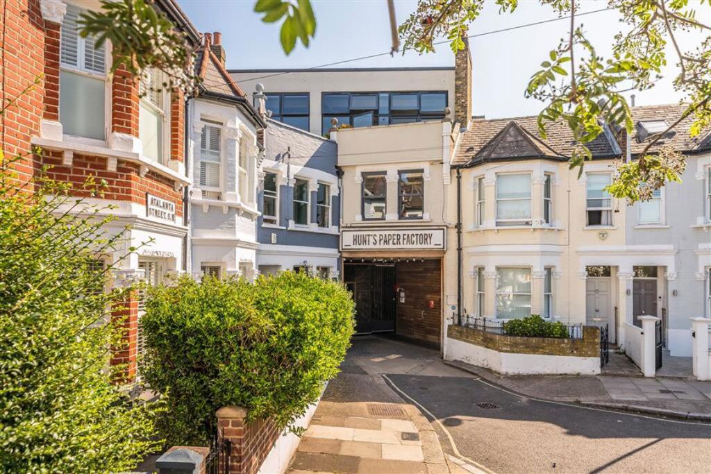 1 bed 1st Floor Flat for rent in Fulham. From Marsh & Parsons - Bishops Park