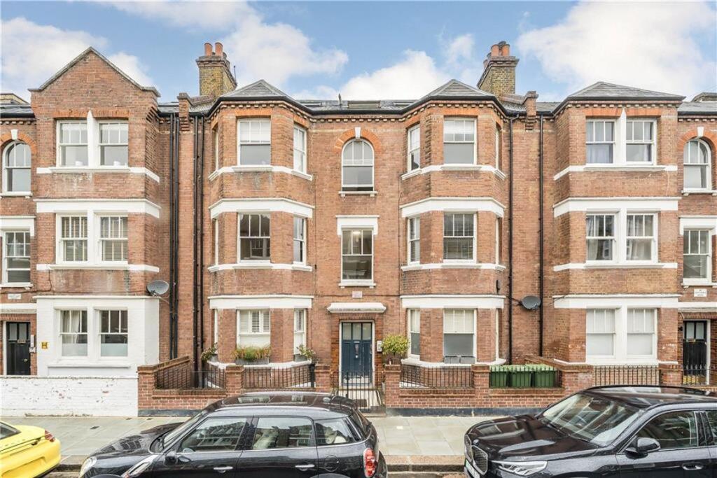 2 bed 1st Floor Flat for rent in Fulham. From Marsh & Parsons - Bishops Park