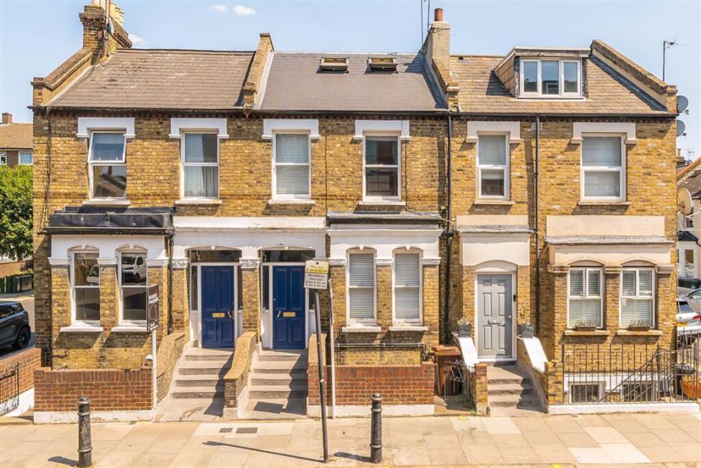 2 bed 1st Floor Flat for rent in London. From Marsh & Parsons - Bishops Park