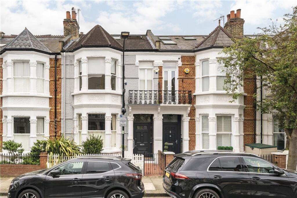 2 bed 1st Floor Flat for rent in Fulham. From Marsh & Parsons - Bishops Park
