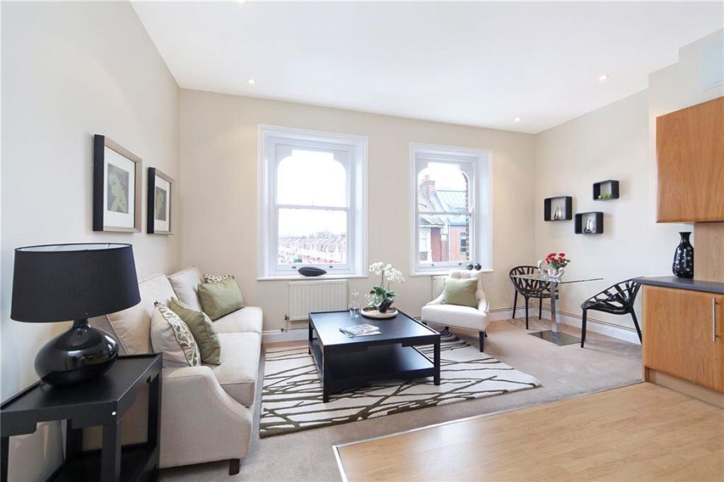 2 bed 1st Floor Flat for rent in London. From Marsh & Parsons - Bishops Park