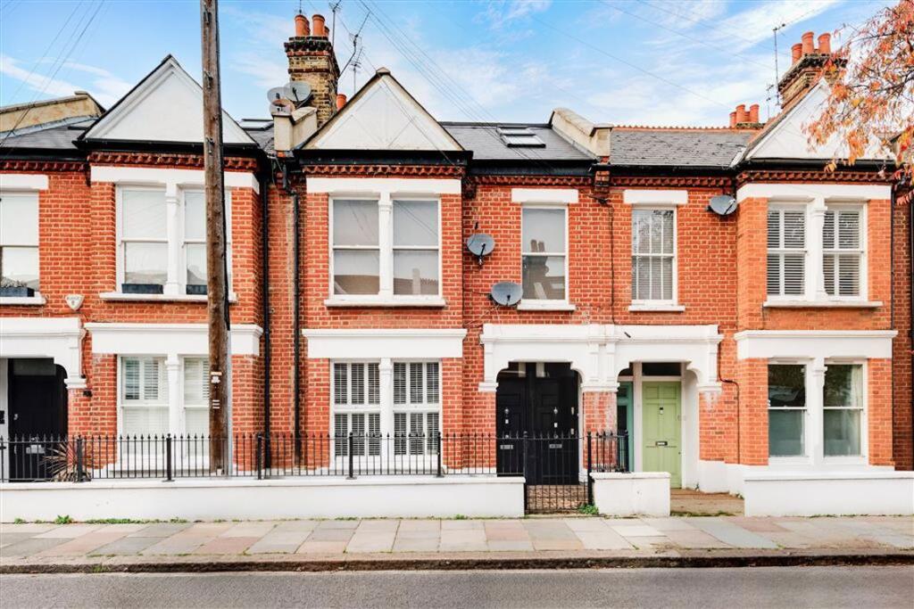 1 bed 1st Floor Flat for rent in Fulham. From Marsh & Parsons - Bishops Park 1 bed 1st Floor Flat for rent in Fulham. From Marsh & Parsons - Bishops Park
