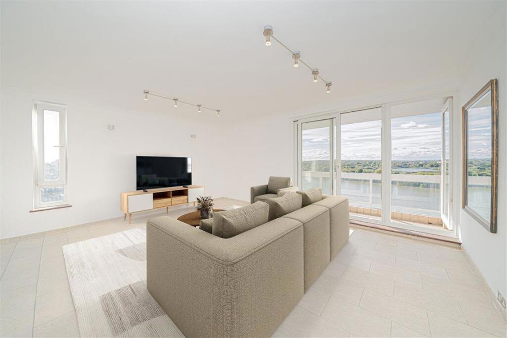 2 bed 1st Floor Flat for rent in Fulham. From Marsh & Parsons - Bishops Park