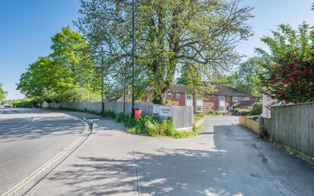 0 bed 1st Floor Flat for rent in Tinkers Cross. From Woolley & Wallis - Romsey