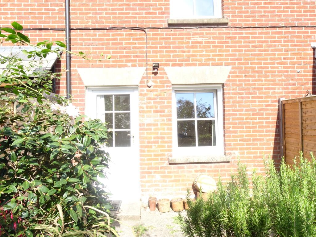 2 bed End of Terrace for rent in Ashford. From Woolley & Wallis - Romsey