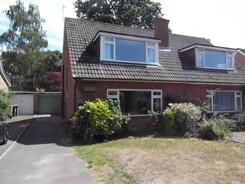 3 bed Detached for rent in Broadgate. From Woolley & Wallis - Romsey 3 bed Detached for rent in Broadgate. From Woolley & Wallis - Romsey