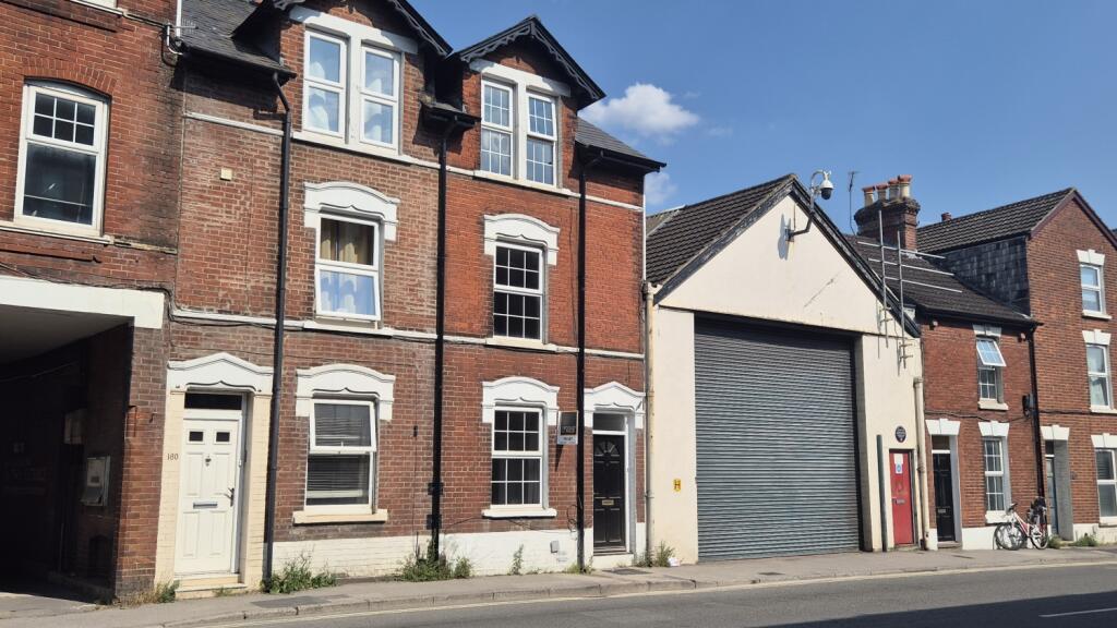 3 bed Town House for rent in Salisbury. From Woolley & Wallis - Salisbury 3 bed Town House for rent in Salisbury. From Woolley & Wallis - Salisbury