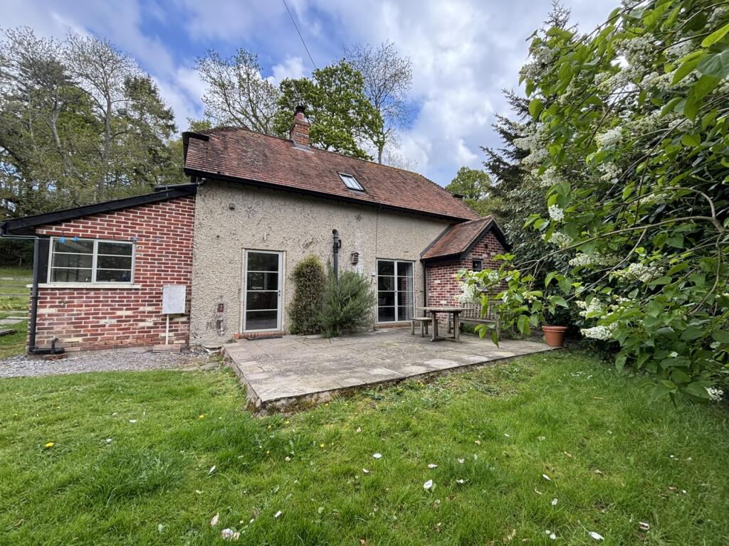 2 bed Detached for rent in Sandy Balls. From Woolley & Wallis - Salisbury 2 bed Detached for rent in Sandy Balls. From Woolley & Wallis - Salisbury