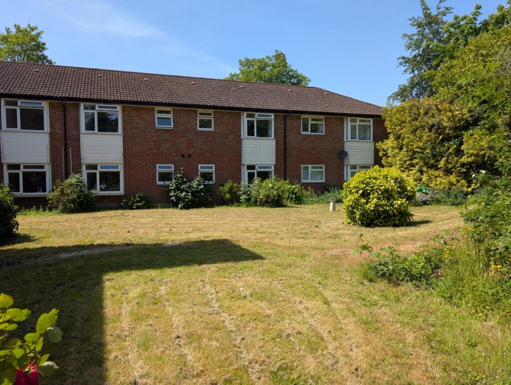 1 bed 1st Floor Flat for rent in Tinkers Cross. From Woolley & Wallis - Salisbury 1 bed 1st Floor Flat for rent in Tinkers Cross. From Woolley & Wallis - Salisbury
