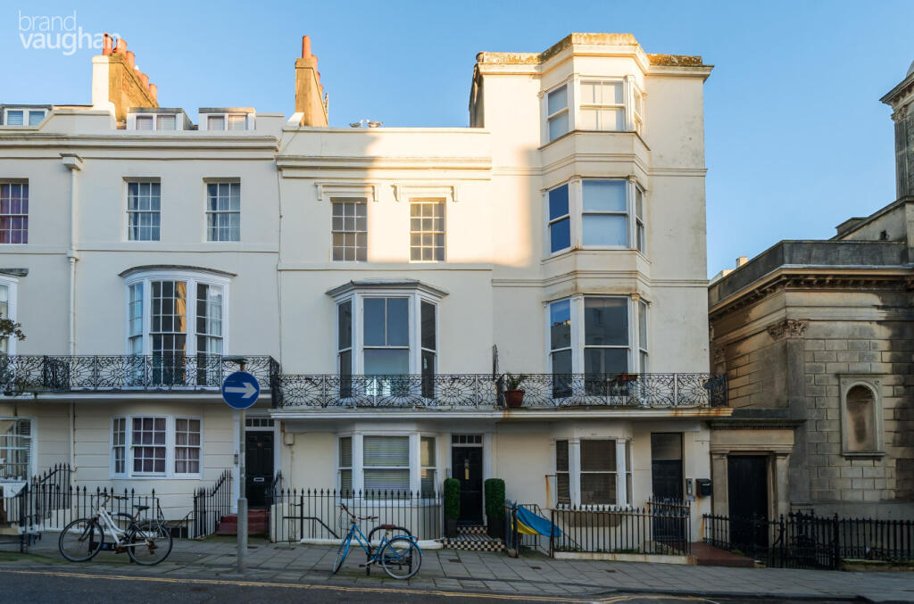 3 bed 1st Floor Flat for rent in Brighton and Hove. From Brand Vaughan - Hove