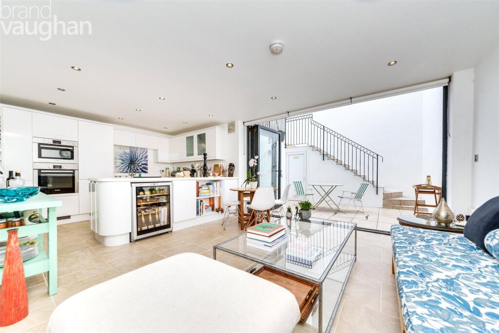 3 bed End of Terrace for rent in Brighton and Hove. From Brand Vaughan - Hove
