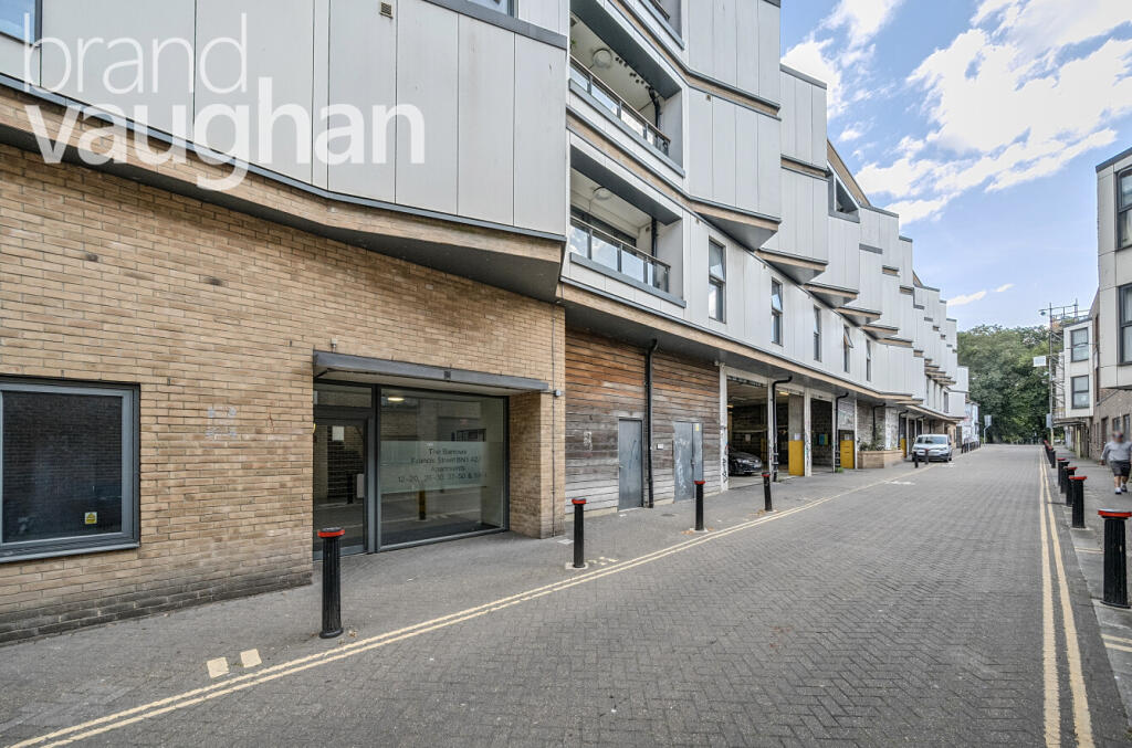 2 bed 1st Floor Flat for rent in Brighton and Hove. From Brand Vaughan - Hove