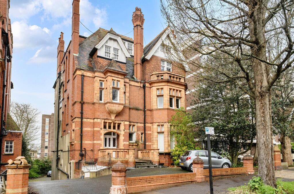 3 bed 1st Floor Flat for rent in Brighton and Hove. From Brand Vaughan - Hove