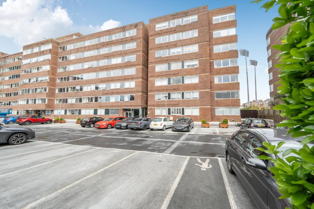 3 bed 1st Floor Flat for rent in Brighton and Hove. From Brand Vaughan - Hove