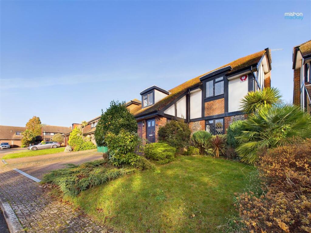 4 bed Detached for rent in Brighton and Hove. From Brand Vaughan - Hove