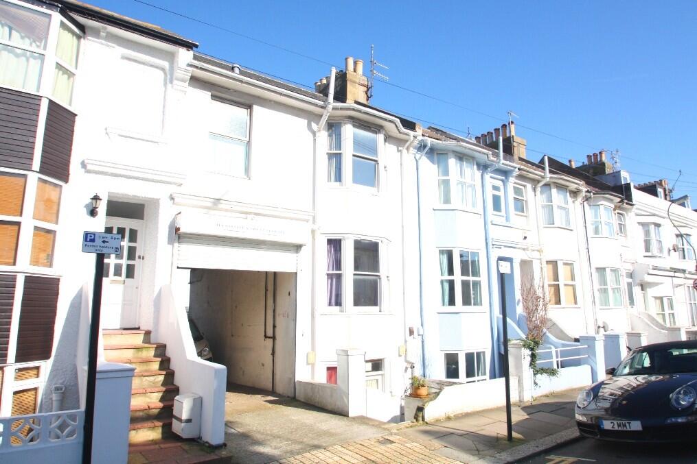 3 bed Mid Terraced House for rent in Brighton and Hove. From Brand Vaughan - Hove