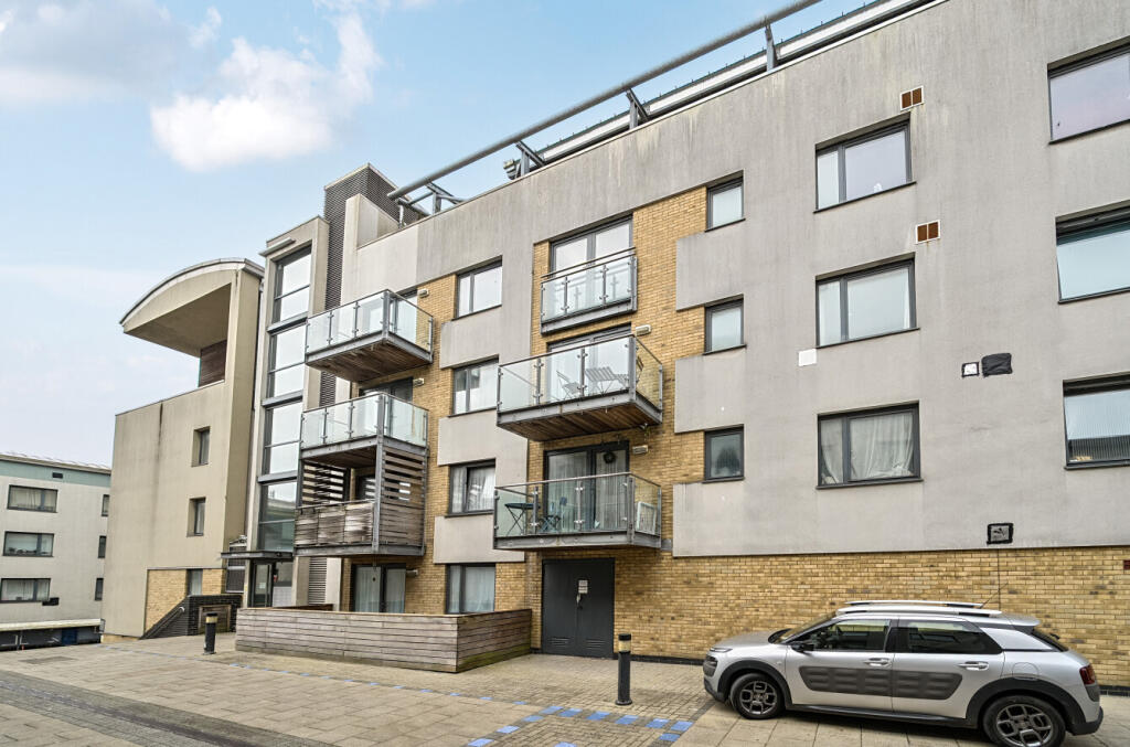 2 bed 1st Floor Flat for rent in Brighton and Hove. From Brand Vaughan - Hove