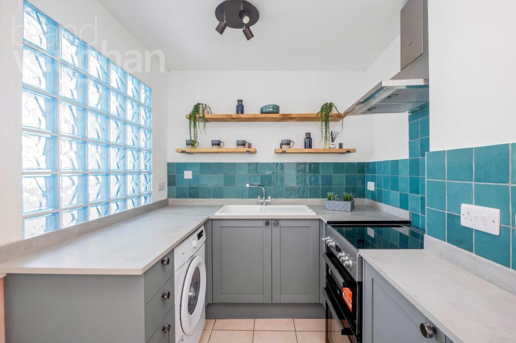 2 bed 1st Floor Flat for rent in Brighton and Hove. From Brand Vaughan - Hove