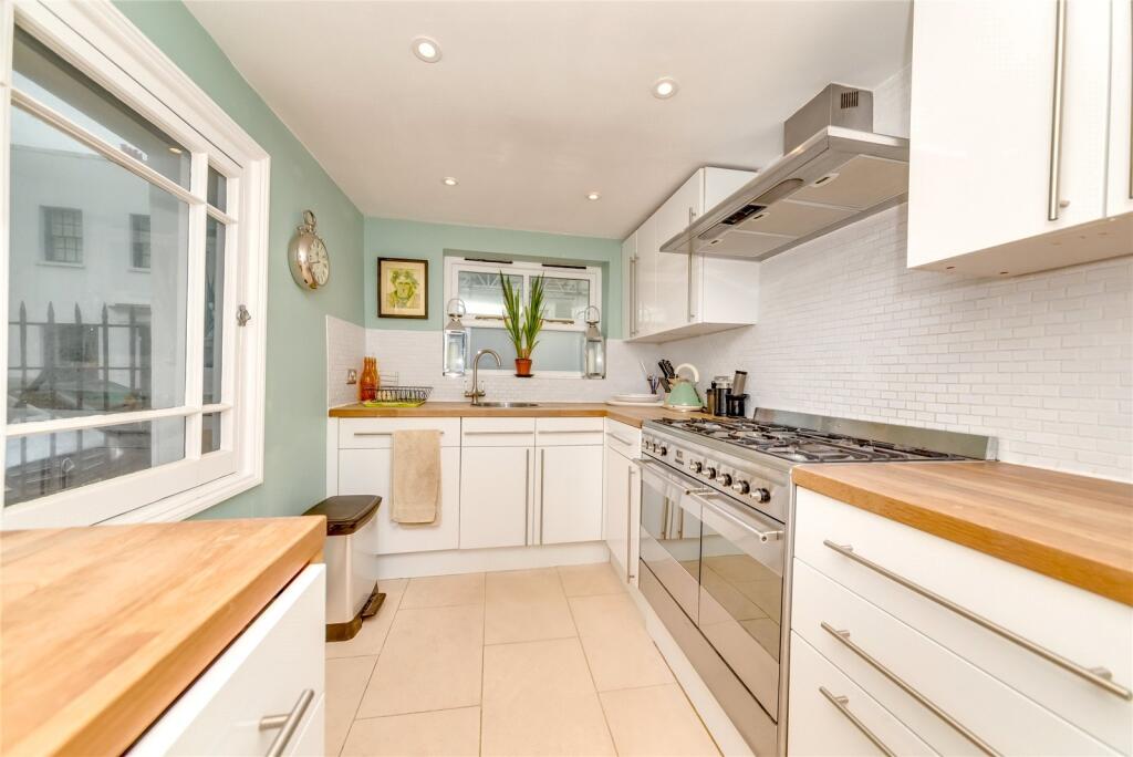4 bed Mid Terraced House for rent in Brighton and Hove. From Brand Vaughan - Hove