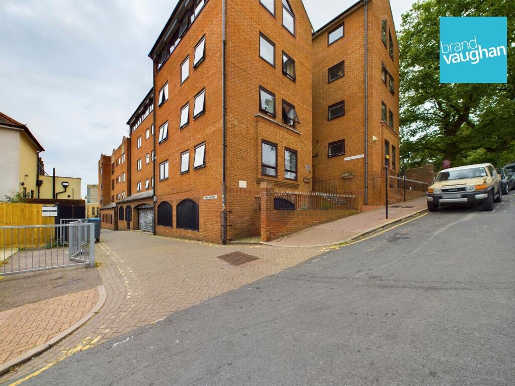 1 bed 1st Floor Flat for rent in Brighton and Hove. From Brand Vaughan - Hove
