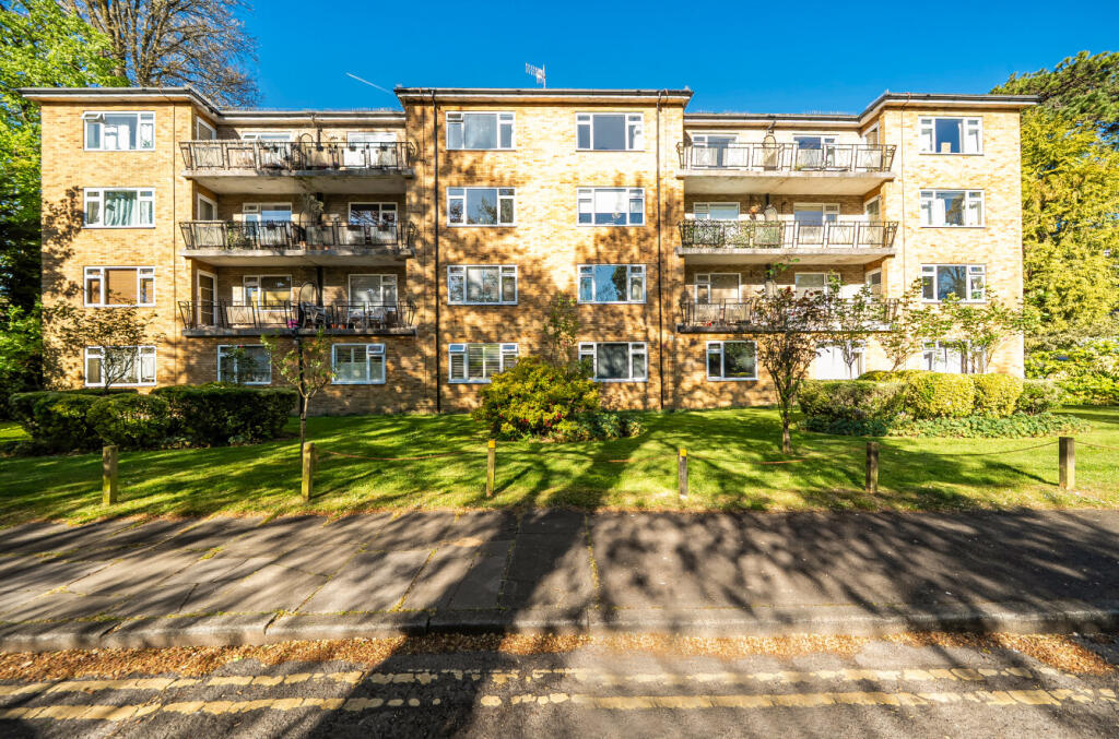 2 bed 1st Floor Flat for rent in Brighton and Hove. From Brand Vaughan - Hove