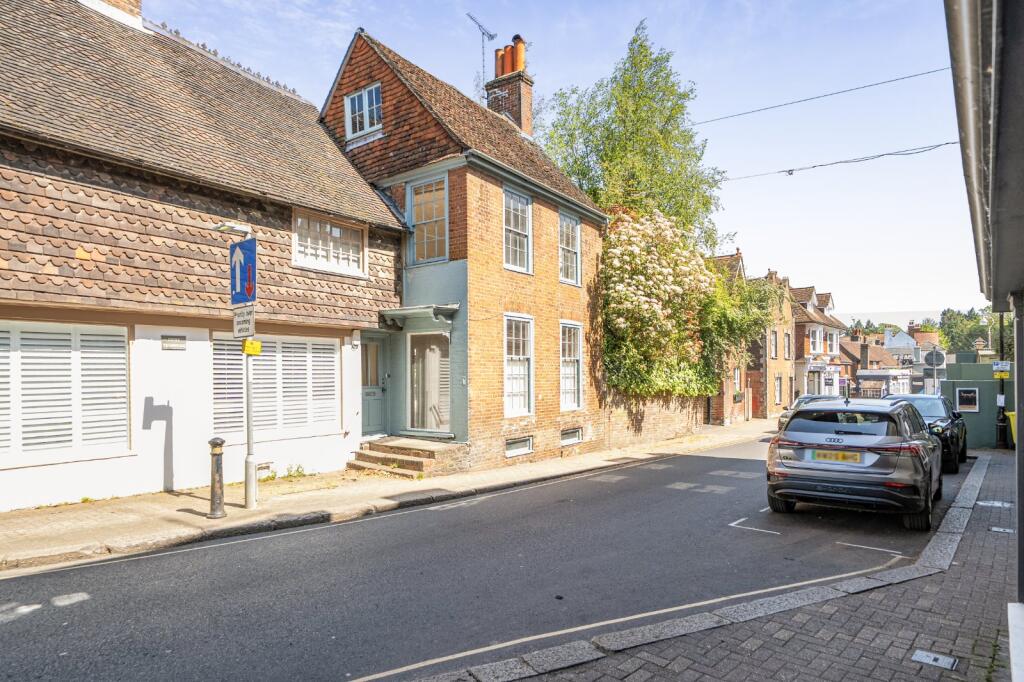 5 bed Semi Detached for rent in Hurstpierpoint. From Brand Vaughan - Hove 5 bed Semi Detached for rent in Hurstpierpoint. From Brand Vaughan - Hove