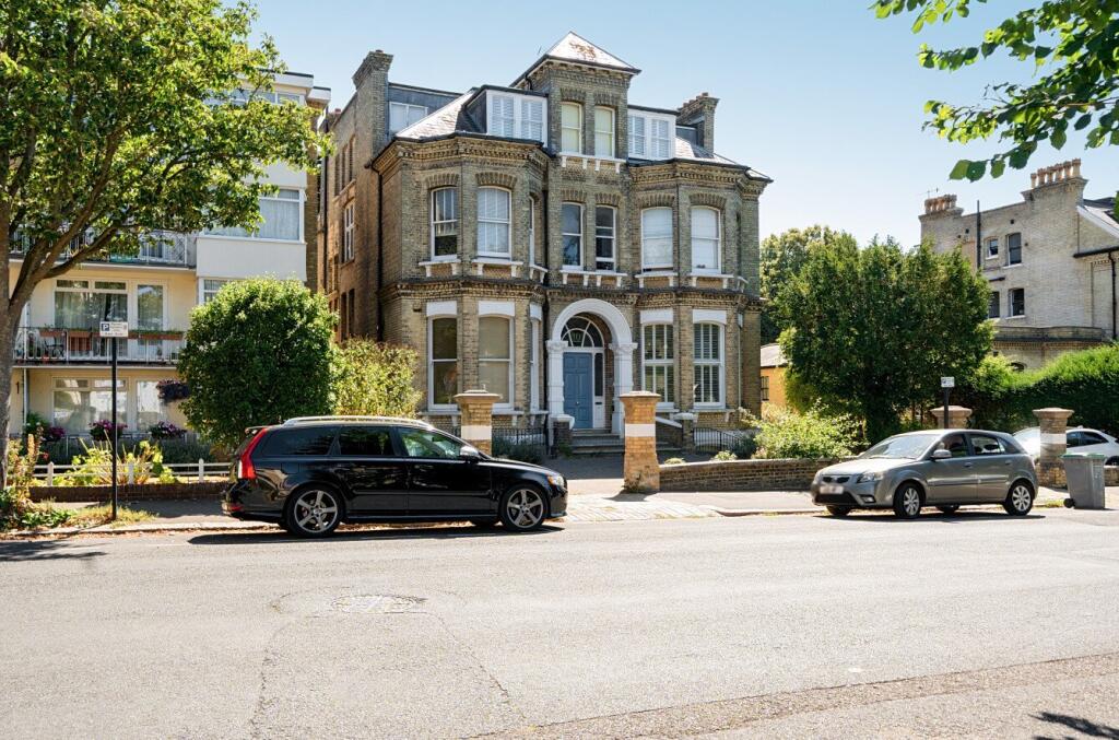 2 bed 1st Floor Flat for rent in Brighton and Hove. From Brand Vaughan - Hove