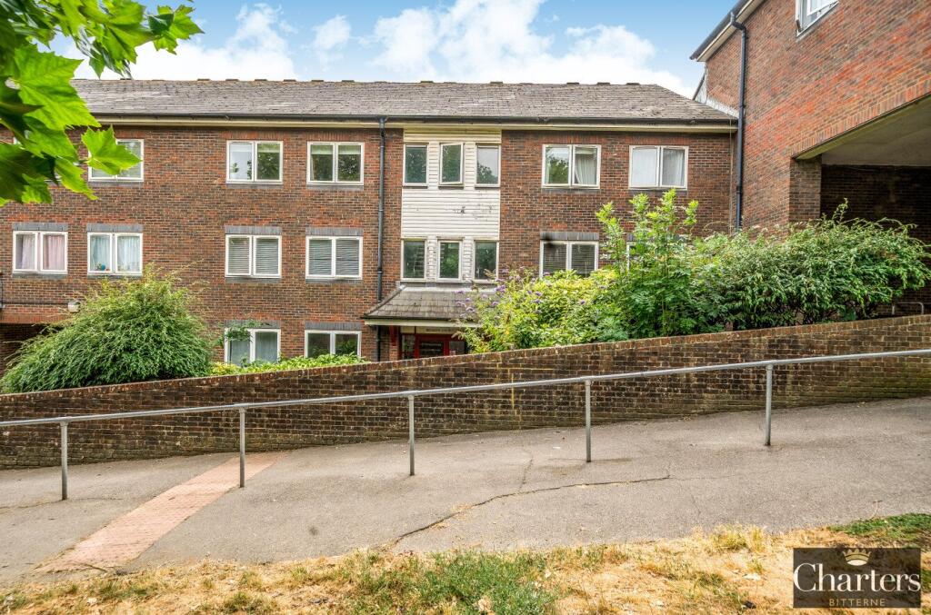 2 bed 1st Floor Flat for rent in Portslade-by-Sea. From Brand Vaughan - Hove 2 bed 1st Floor Flat for rent in Portslade-by-Sea. From Brand Vaughan - Hove