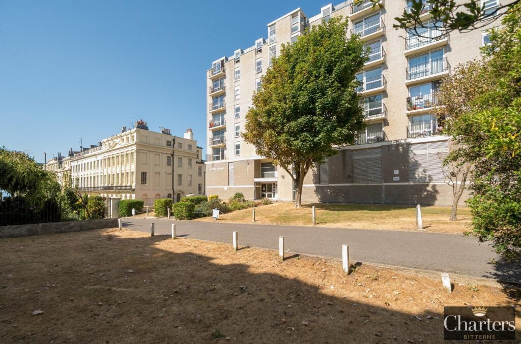 2 bed 1st Floor Flat for rent in Brighton and Hove. From Brand Vaughan - Hove