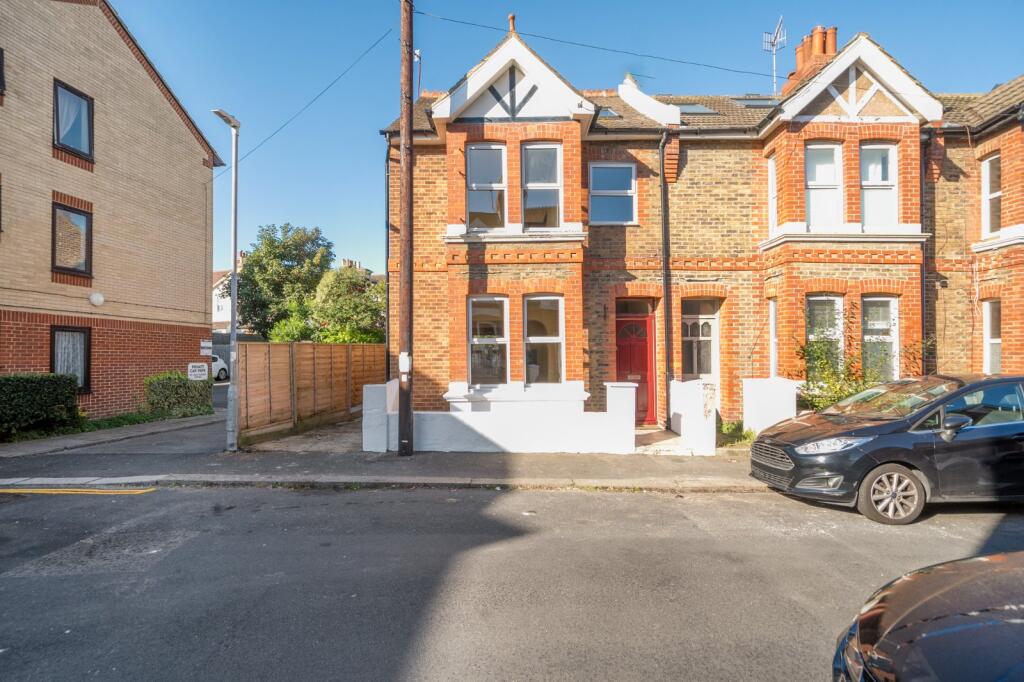 4 bed Semi Detached for rent in Portslade-by-Sea. From Brand Vaughan - Hove