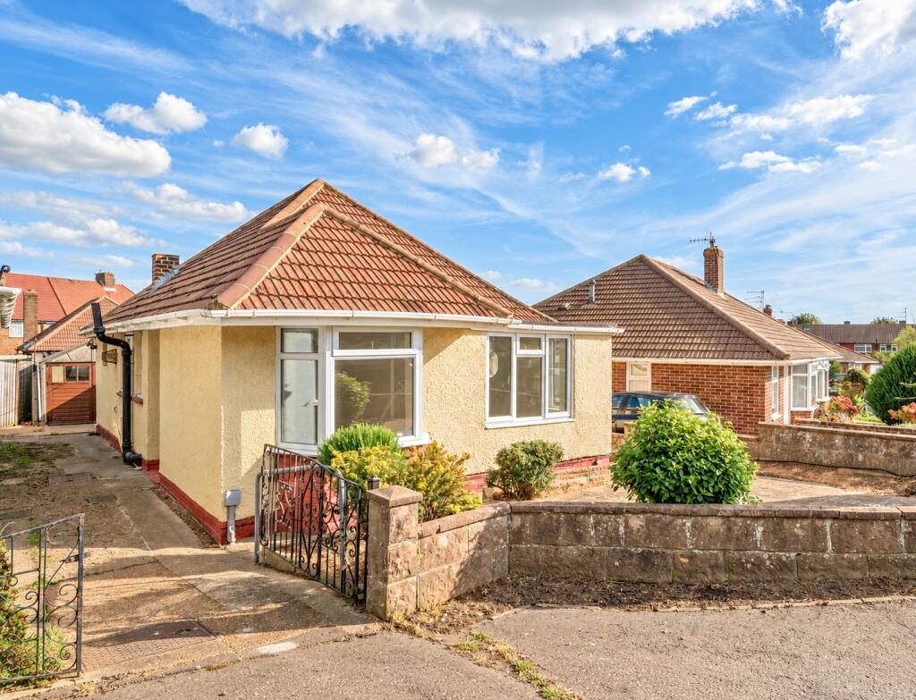 2 bed Bungalow for rent in Portslade-by-Sea. From Brand Vaughan - Hove 2 bed Bungalow for rent in Portslade-by-Sea. From Brand Vaughan - Hove