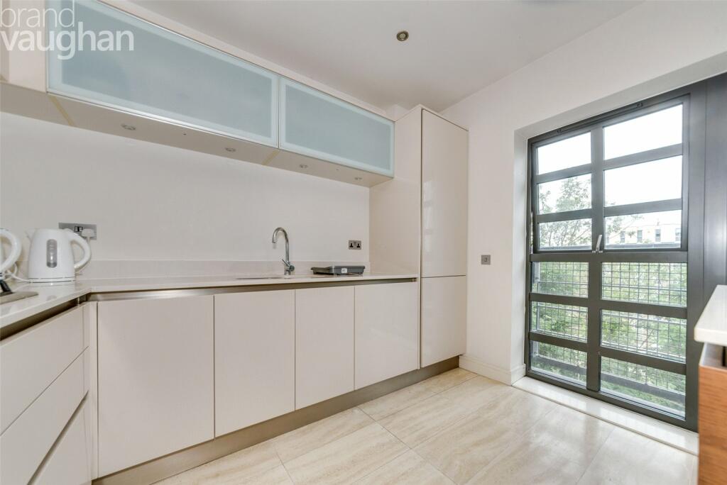 4 bed Mid Terraced House for rent in Brighton and Hove. From Brand Vaughan - Student Lettings - Brighton