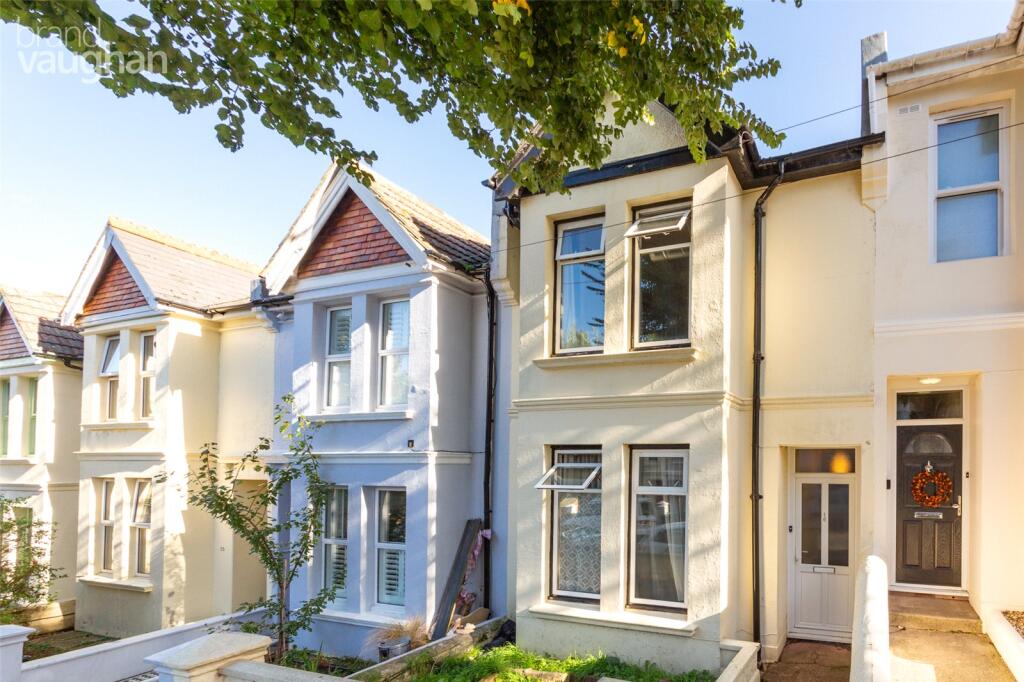 5 bed Mid Terraced House for rent in Ovingdean. From Brand Vaughan - Student Lettings - Brighton 5 bed Mid Terraced House for rent in Ovingdean. From Brand Vaughan - Student Lettings - Brighton