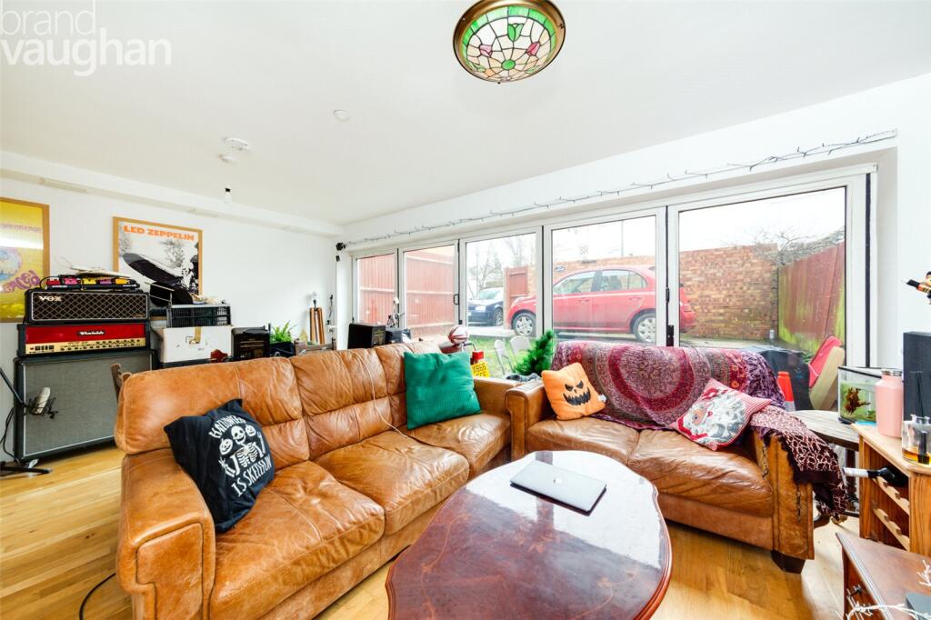4 bed Mid Terraced House for rent in Brighton and Hove. From Brand Vaughan - Student Lettings - Brighton