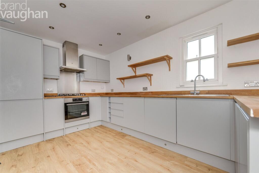 4 bed Semi Detached for rent in Brighton and Hove. From Brand Vaughan - Student Lettings - Brighton 4 bed Semi Detached for rent in Brighton and Hove. From Brand Vaughan - Student Lettings - Brighton