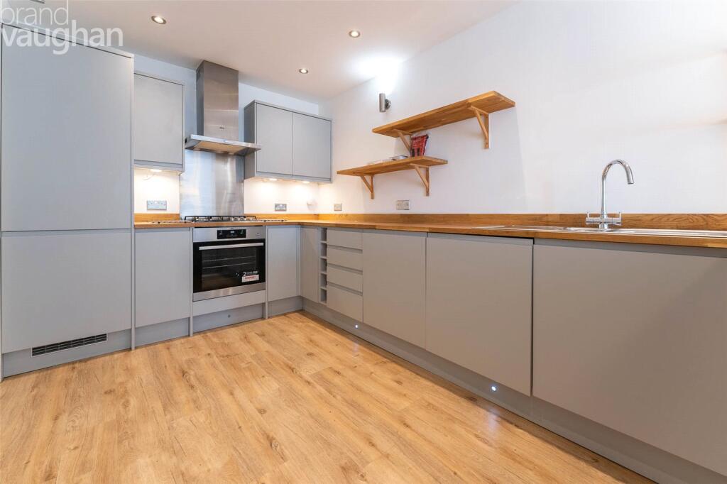4 bed Mid Terraced House for rent in Brighton and Hove. From Brand Vaughan - Student Lettings - Brighton 4 bed Mid Terraced House for rent in Brighton and Hove. From Brand Vaughan - Student Lettings - Brighton