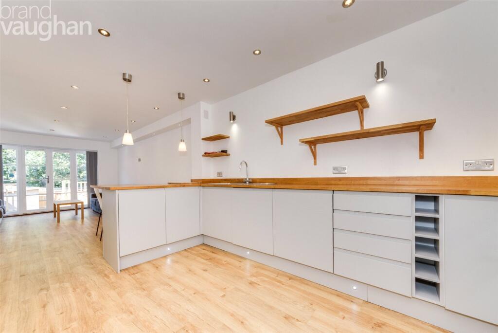 4 bed Mid Terraced House for rent in Brighton and Hove. From Brand Vaughan - Student Lettings - Brighton 4 bed Mid Terraced House for rent in Brighton and Hove. From Brand Vaughan - Student Lettings - Brighton