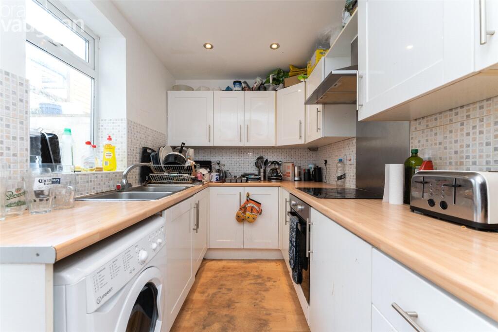 6 bed Mid Terraced House for rent in Ovingdean. From Brand Vaughan - Student Lettings - Brighton
