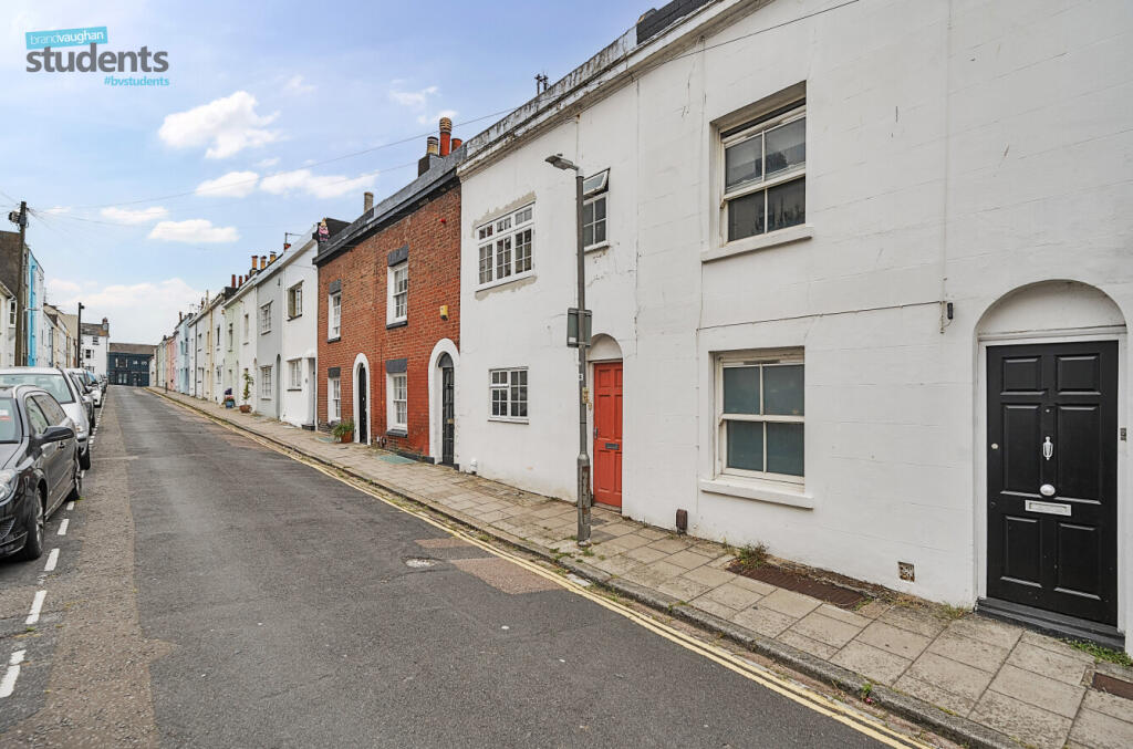 4 bed Mid Terraced House for rent in Brighton and Hove. From Brand Vaughan - Student Lettings - Brighton